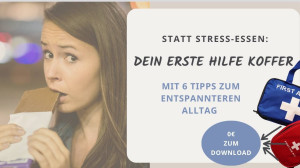 Eine Frau fühlt sich ertappt. Sie beisst aufgrund von Stress in eine Tafel Schokolade